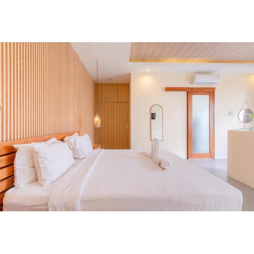 KIKI VILLAGE BATHTUB