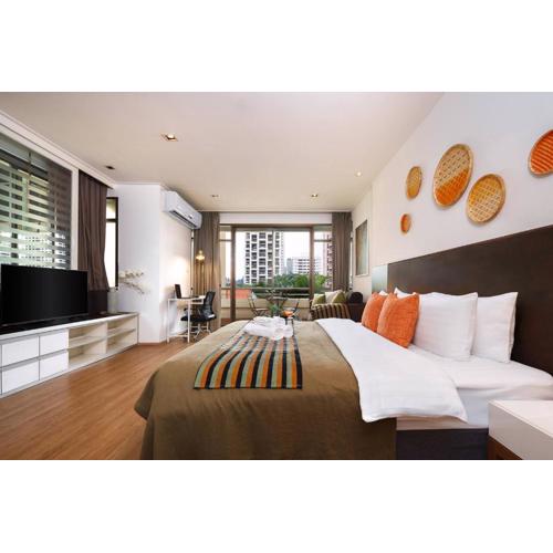 King Bed, Park, BTS 5min | Free Parking, Fast WiFi