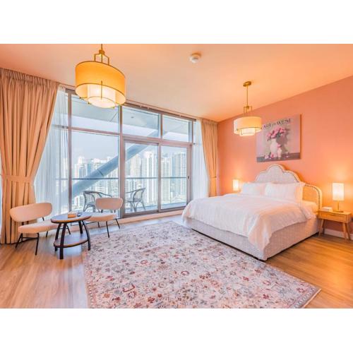 King Bed Studio Near Metro Pool Fast Wifi