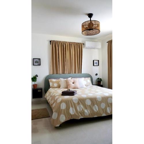 King Bed with AC, Wifi and Gym, No Blackouts, Garden Towers I, Santiago RD