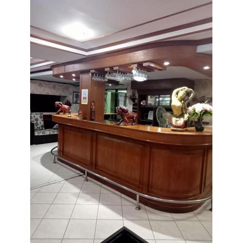 Kingfisher House and Bar