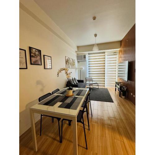 K&K The Modern Crib at Holland Park Condo Southwoods City