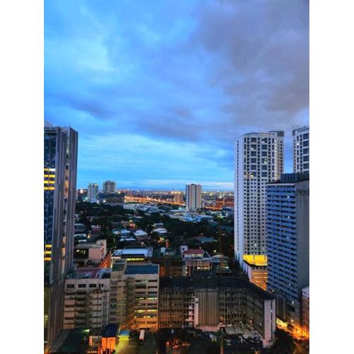 KL Tower Cosy Studio with Balcony Sauna Gym Pool near Greenbelt