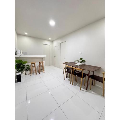 KM Suites 2BR Unit Near San Juan LU