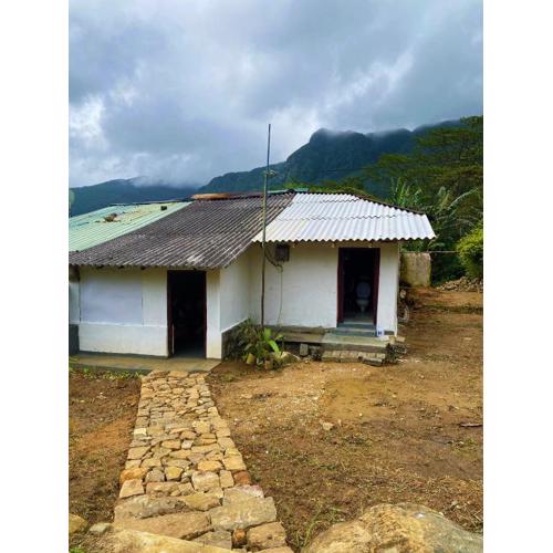 Knuckles Range Peak Cottage