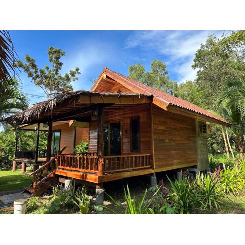 Koh Jum Bungalow & Hostel