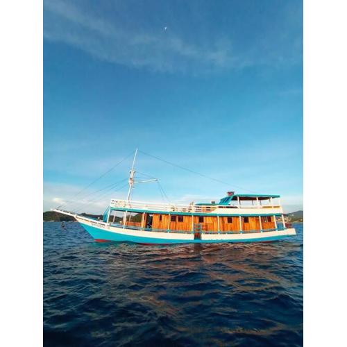 KOMODO BOAT CHARTER