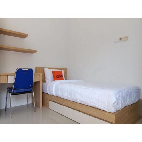 KoolKost Female Syariah near Universitas Ahmad Dahlan Kampus 3 - Minimum Stay 30 Nights