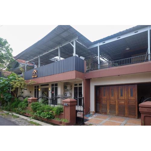 Koolkost near Stadion Maguwoharjo