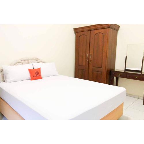 KoolKost @ Raya Ngagel (Minimum Stay 30 Nights)