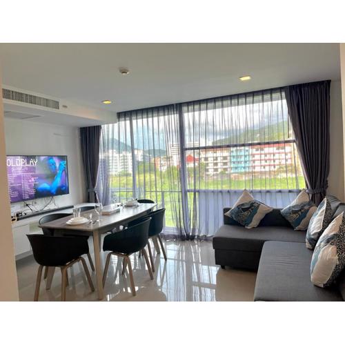 Kris - Modern Spacious 2 Bedroom Condo with Pool