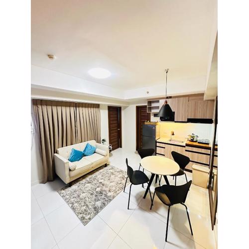 KR's Cozy 2-Bedroom Unit at Horizons 101