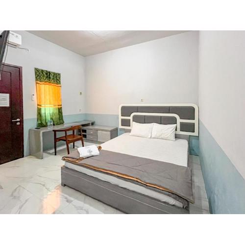 Kusuma Guest House Jombang RedPartner near Station Jombang