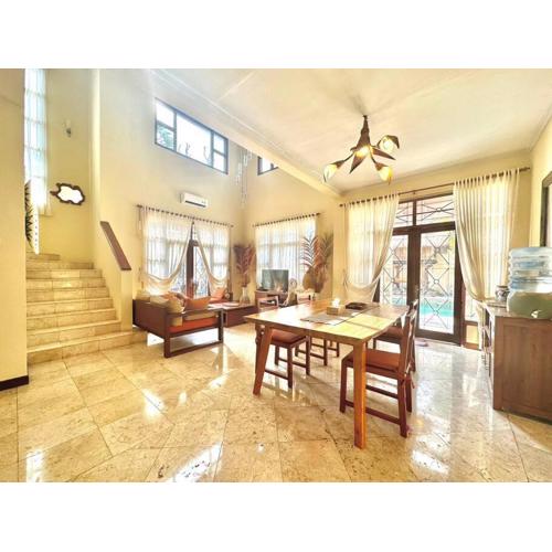 kuta 5BR private villa pool ,near airport,