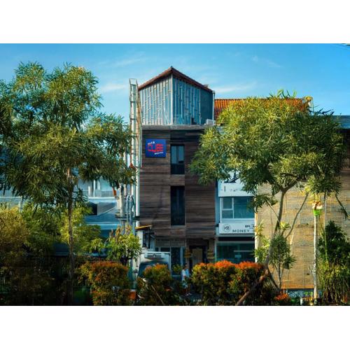 Kuta Cube Hostel