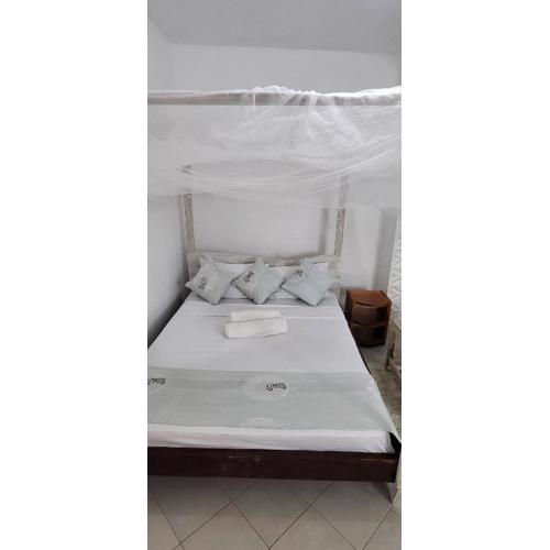 L & C Chinese Studio