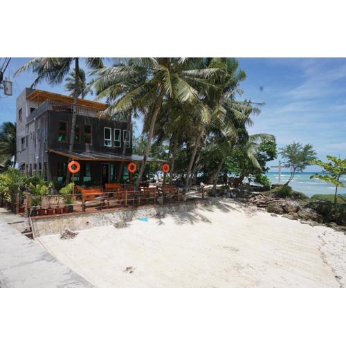 L Cafe Restobar & Lyn's Guest House