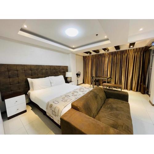 La Grande Studio 801 balcony WiFi Netflix