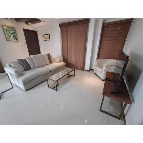 La Grande1 bedroom with balcony, Netflix & WiFi