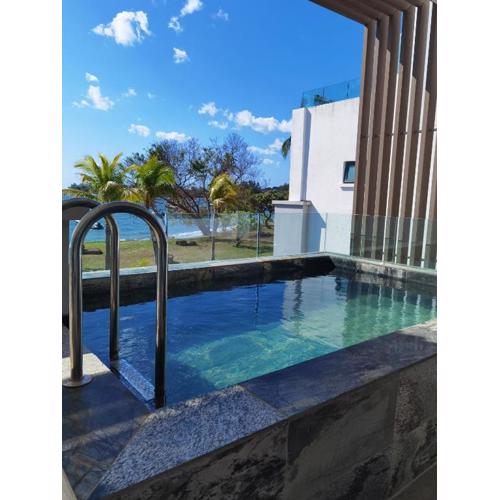 La Mivoie pieds dans l'eau