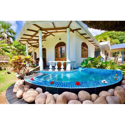 La Petite Maison and Sea Splash