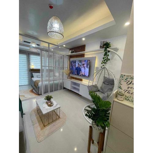 La Suitez 1730 MOA Escape with Balcony Pool and Netflix