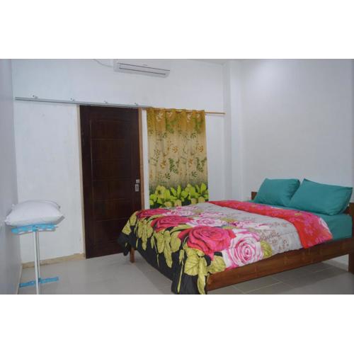 Labuan Bajo Mahoni Guesthouse