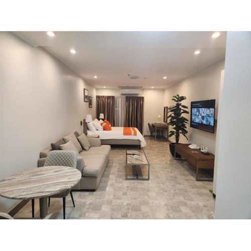 LaGrande Residence Jacuzzi & Shower 10th FLR Unit