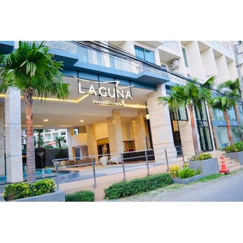 Laguna Beach resort 2-projector loft room