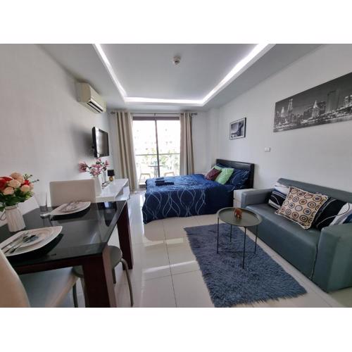 Laguna Beach resort 3 the maldives with top pool and garden view ลากูน่า บีช รีสอร์ต 3 คอนโด