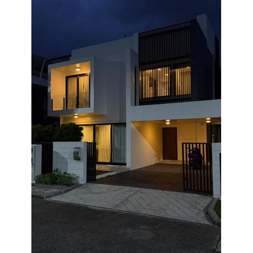 Laguna Parkside 5 bedroom villa with pool near the beach