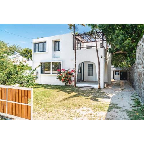 Lakaz House - 3 Bedroom Waterfront House