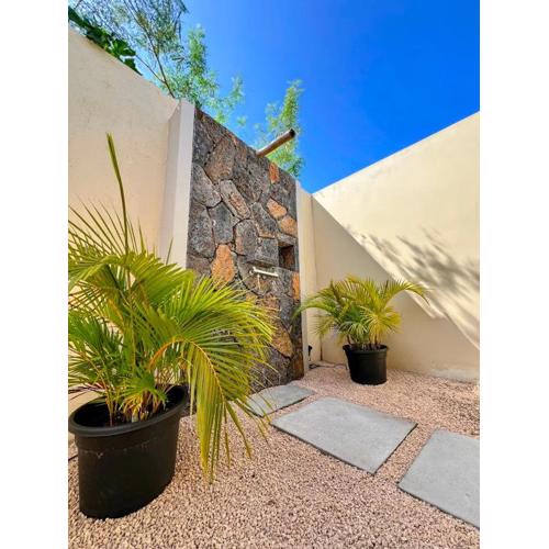 Lakaz Kannell - Coconut Lodge secluded outside shower, infinity pool