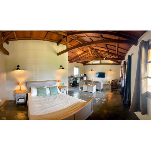 Lakaz Kannell - Vanilla Lodge, secluded outside bath & shower infinity pool