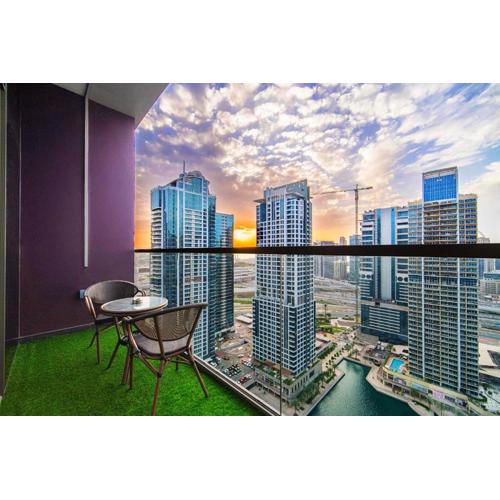 Lake View 1BR in JLT - Walk to Metro & FREE Baby Gear