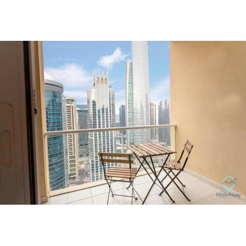 Lake Views Stunning Studio l 1 Min Walk to Metro