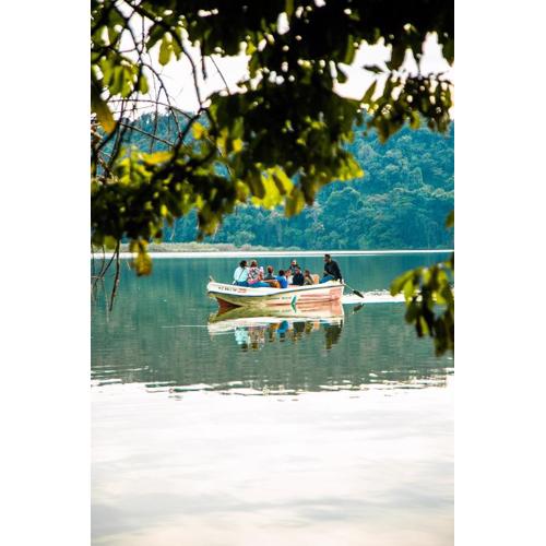 Lake Whispering Home - Bathtub - Breakfast - Lake Path