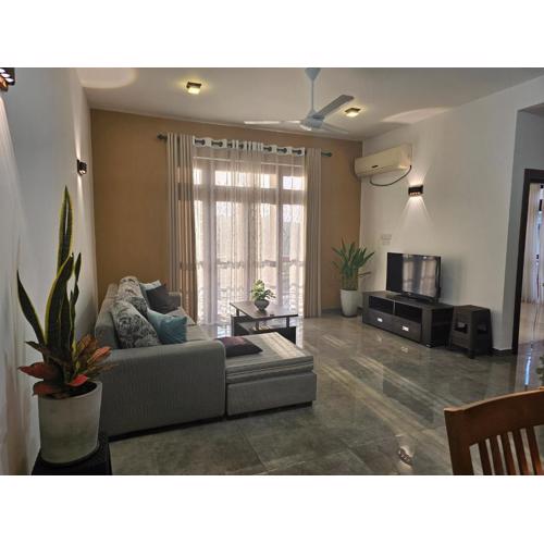 Lakeview Apartment with Modern Interior and Facilities