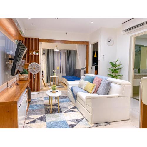 Large 1-Bedroom Condo 60sqm Makati Rockwell CBD Poblacion