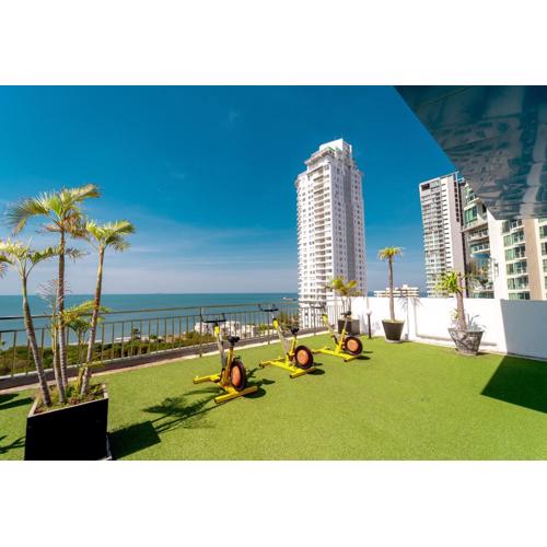 Large 2BR 2BA Condo by the Beach