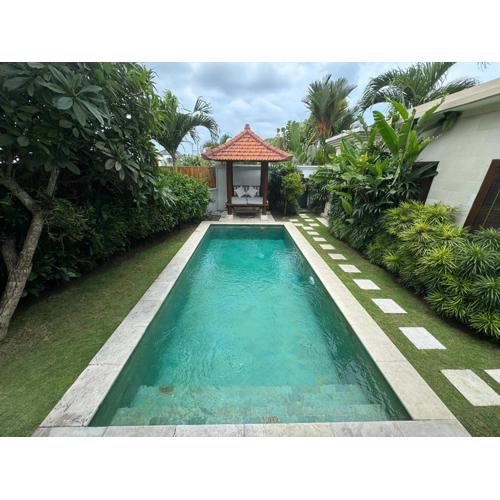 Large 4 bedroom villa with pool on Batu Bolong