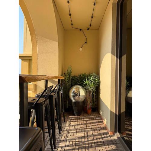 Large 5-BR JBR Apartment, Perfect for Families, Easy Beach Access