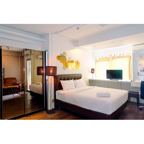 Large and Minimalist Studio at Pakubuwono Terrace Apartment By Travelio