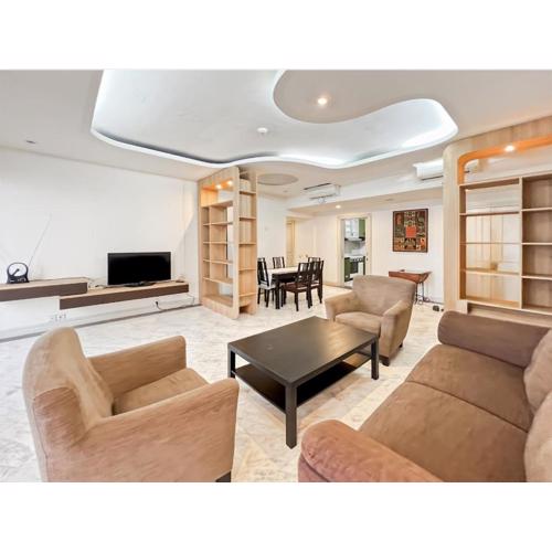 Large & Luxury Menteng Apt 3BR Pool, Gym Wi-Fi