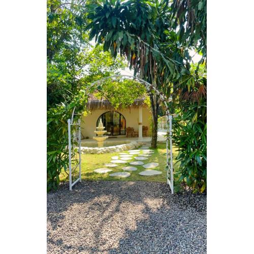 Large Private 2BR Villa with Playground and Jacuzzi near Pererenan