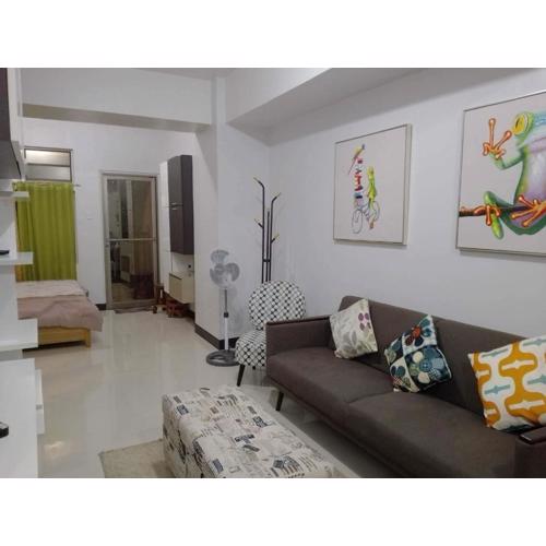 Large studio with pool