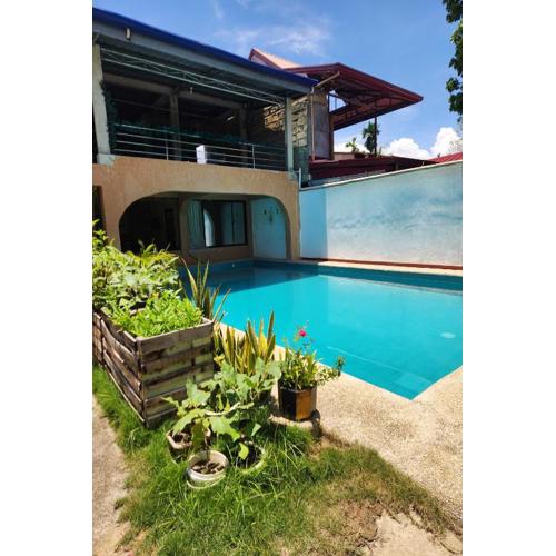 Larosa Hostel Puerto Princesa