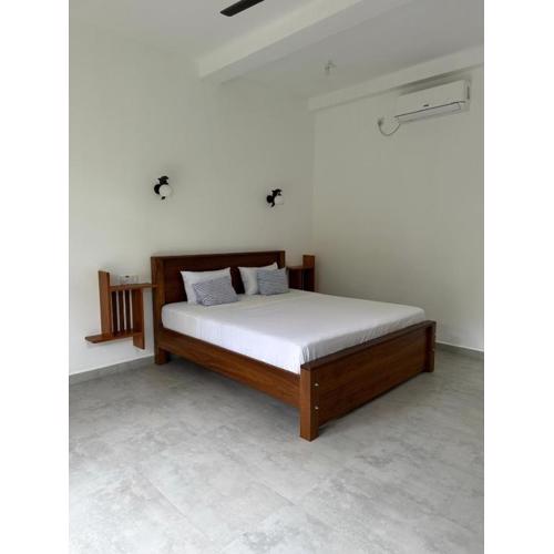 Lasantha Surf, Madiha