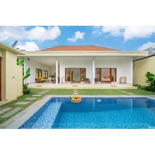 Lasterra - New Stylish Villa with Huge Pool - Steps from the Beach & Ultimate Luxury