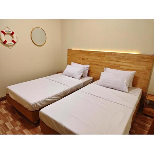 latitude 13 Room & breakfast